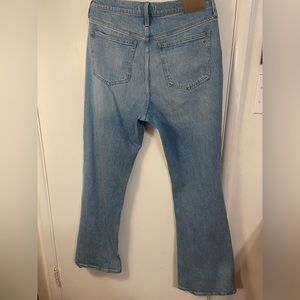 Madewell “perfect vintage flare jean.” Size 29 like new! Super cute !